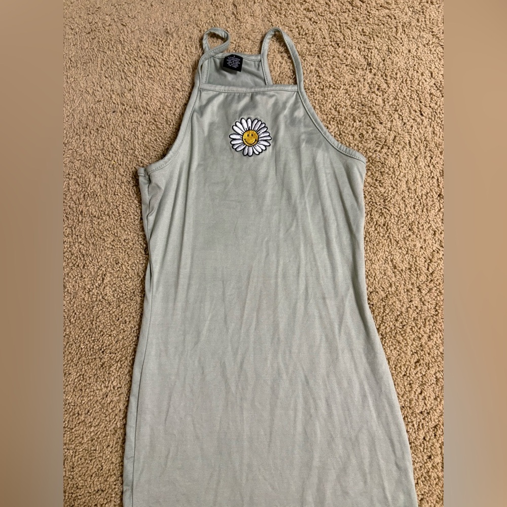 Stylish Gray Tank Top with Daisy Embroidery